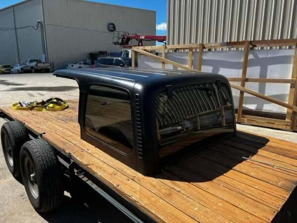 Jeep TJ hard top. Fits 1997 to 2006. Comes with all hardware ready to mount